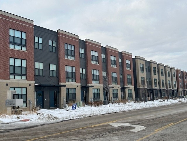 Primary Photo - 314 Summit Cir