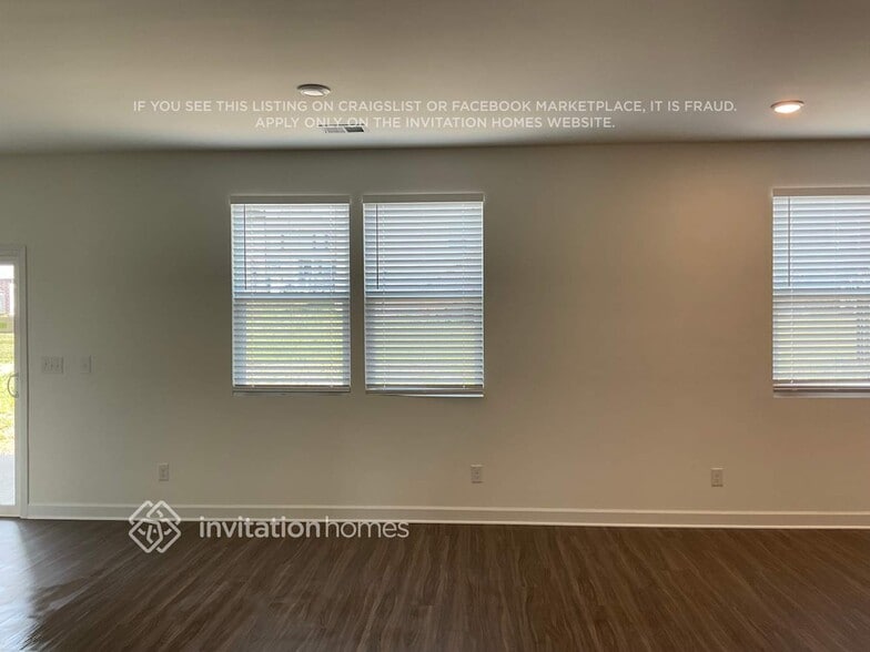 Building Photo - 241 W Millbrook Dr