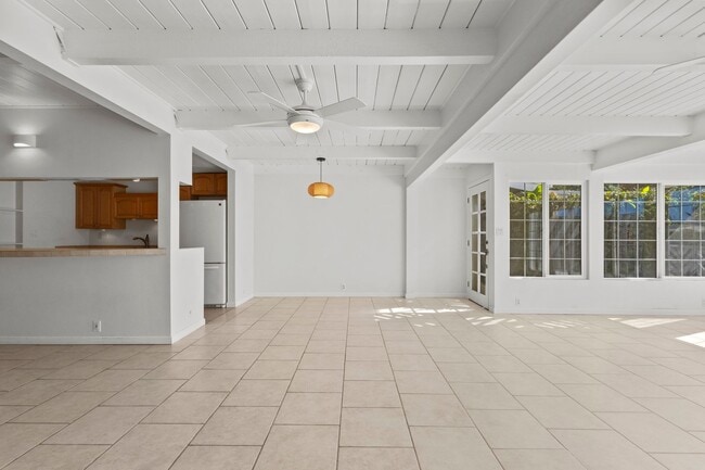 Building Photo - Waterfront living in this Hawaii Kai Marin...