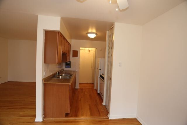 Building Photo - 503 W Briar Pl