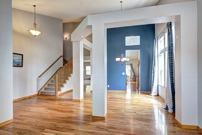 Building Photo - Canterberry Crossing Parker CO 4 bed 3 bat...