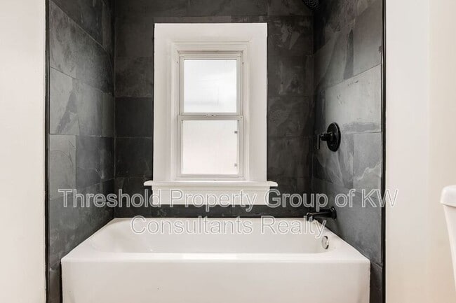 Building Photo - 479 Siebert St