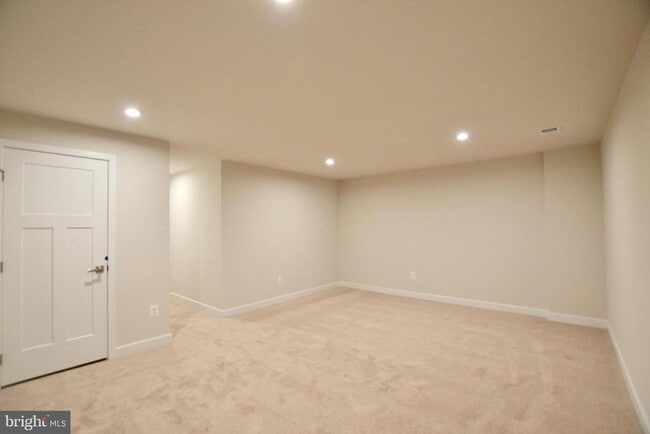 Building Photo - 30 Quebec Ct