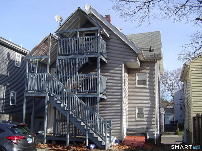 Building Photo - 380 Blatchley Ave