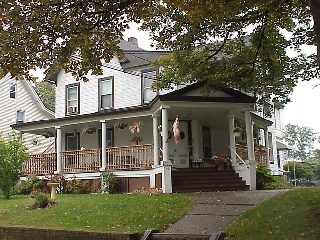 Primary Photo - Cottage Street Apartments