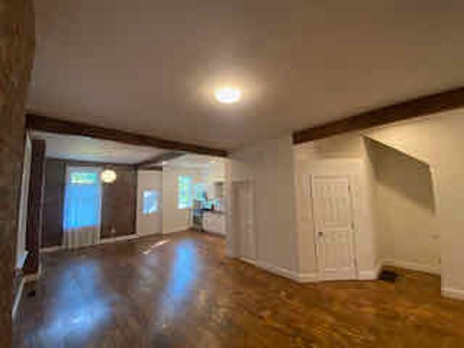 Building Photo - 3020 Cherokee St