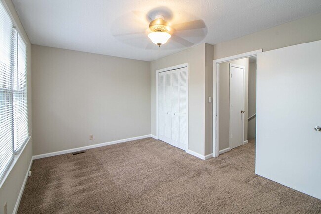 Building Photo - 810-D Golfview Place