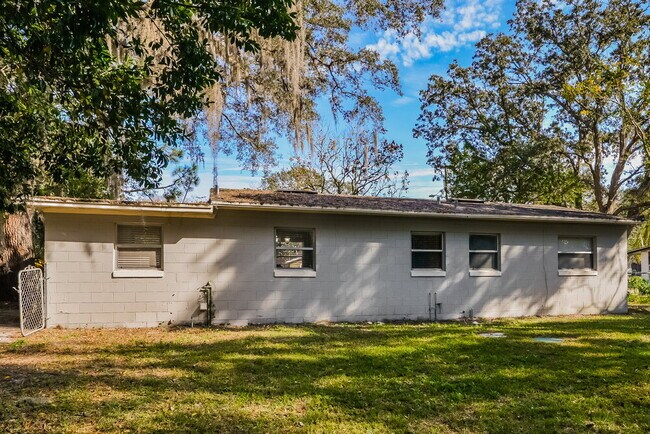 Building Photo - 132 Alder Ave