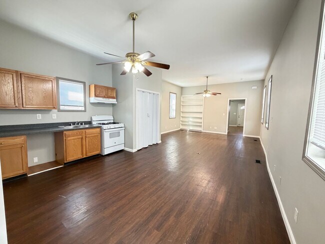 Building Photo - Beautiful Maintained 2 Bed and 1 Bath Shotgun House!