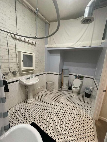 Building Photo - 1009 Jefferson St