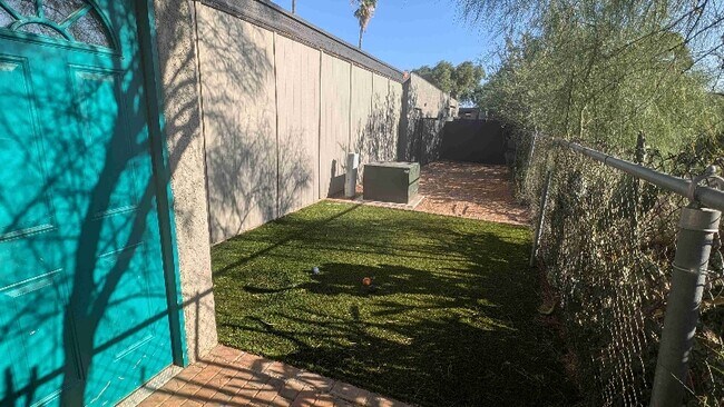 Building Photo - 3438 E Monte Vista Dr