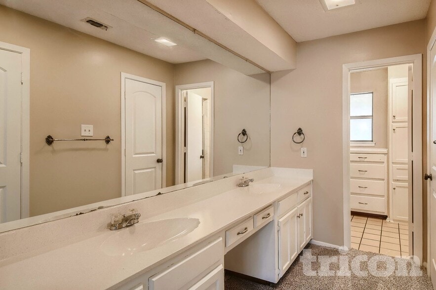 Building Photo - 5808 Thoreau Ln