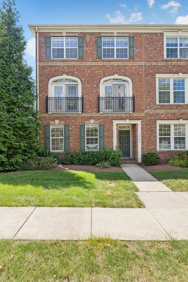 Building Photo - This beautifully maintained end-unit brick...