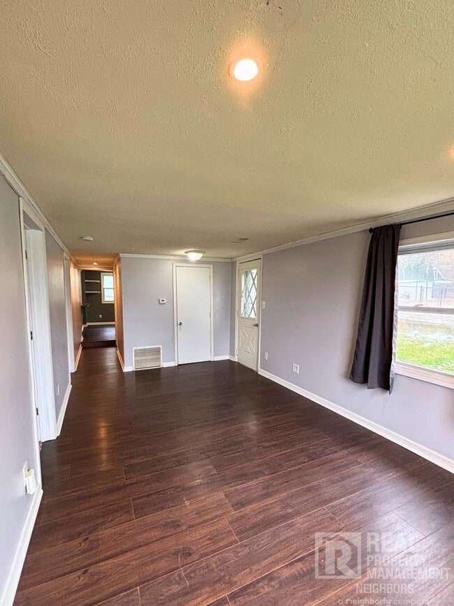 Building Photo - Spacious 2 Bed, 1 Bath Home in Alto, MI