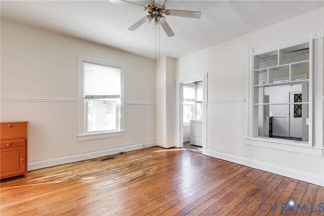 Building Photo - 430 S Pine St