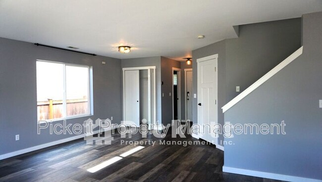 Building Photo - 535 NW Stendahl Ct