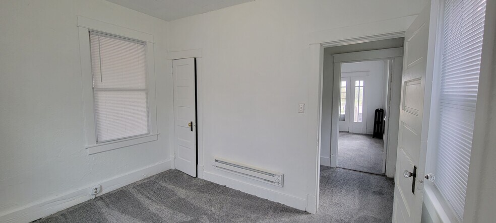 Building Photo - 617 W Main St