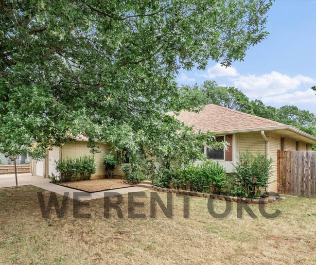 Building Photo - 3016 Shadybrook Dr