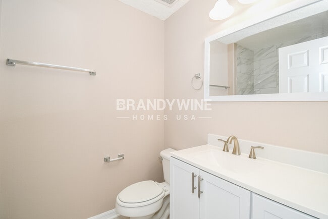 Building Photo - 11856 Lake Bend Cir