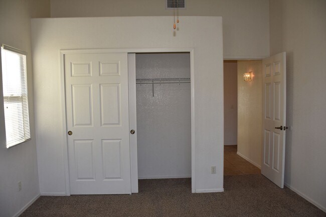 Building Photo - Fabulous Home Close to everything you'll Need in Sierra Vista, Az