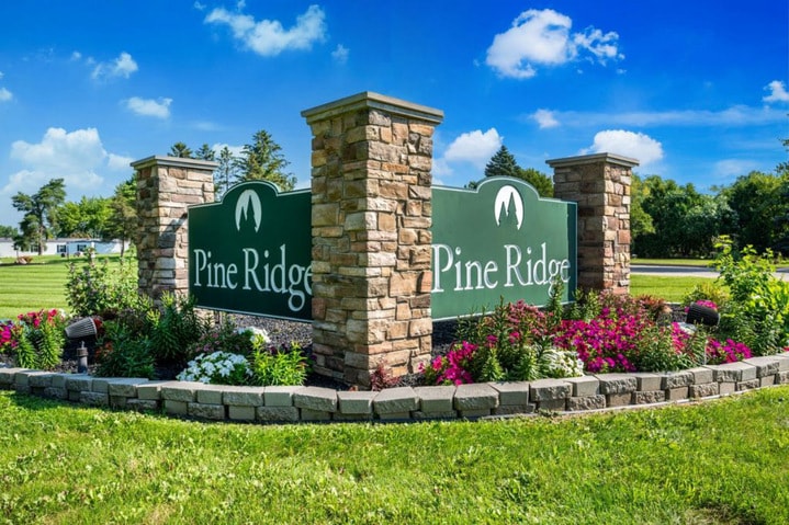 Building Photo - 15588 Pine Ridge Dr