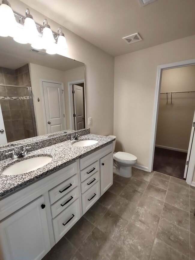Building Photo - Beautiful Home located in the Starmount Co...