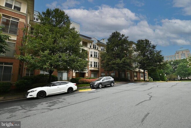 Building Photo - 11775 Stratford House Pl