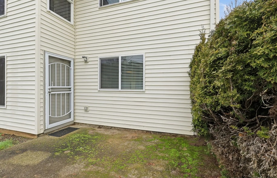 Building Photo - 510 SE 157th Ave