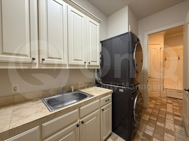 Building Photo - 4546 Warwick Ln