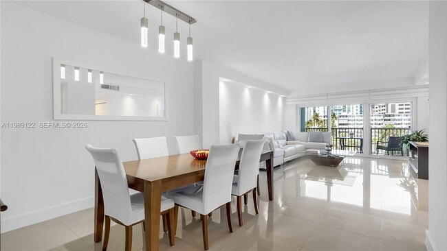 Building Photo - 300 Bayview Dr