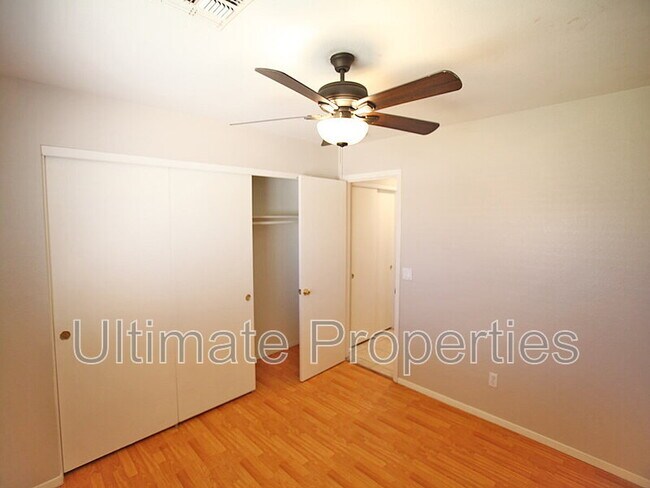 Building Photo - 8546 W Meadowbrook Ave