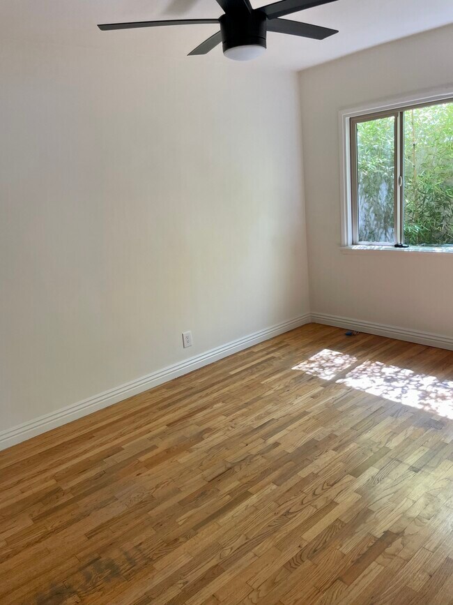 Building Photo - 9650 Lucerne Ave