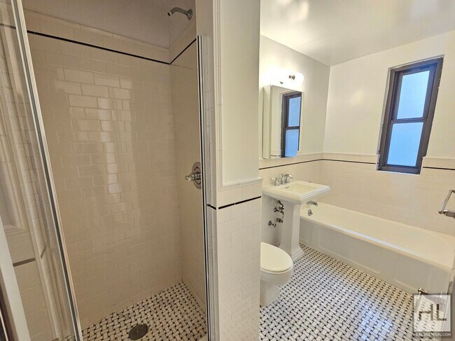 Building Photo - Spacious 2-Bedroom in Midtown East | 7th F...