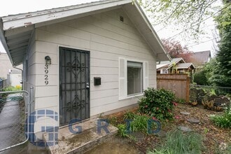 Building Photo - Gorgeous Bungalow in Mississippi Corridor!