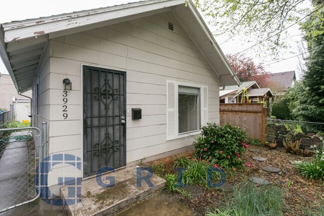 Building Photo - Gorgeous Bungalow in Mississippi Corridor!