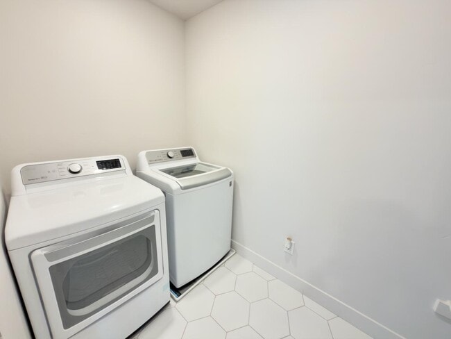 Building Photo - 414 W Snowberry Dr