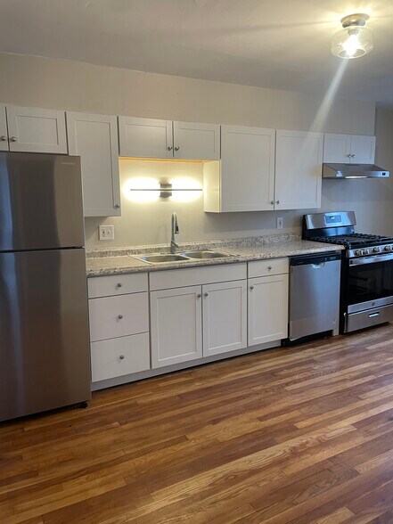 Building Photo - 38 Madison St