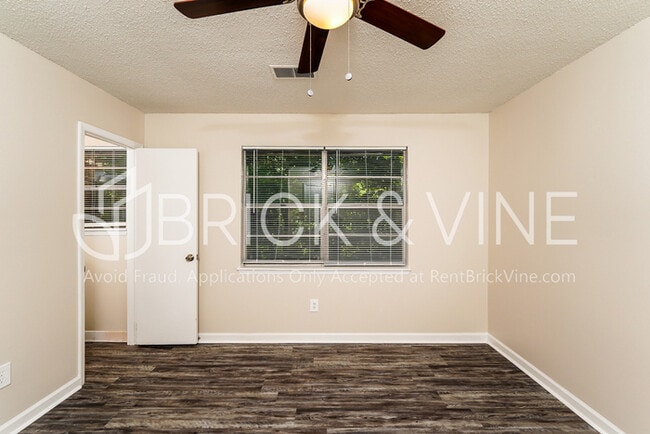 Building Photo - 8208 Kelly Dr