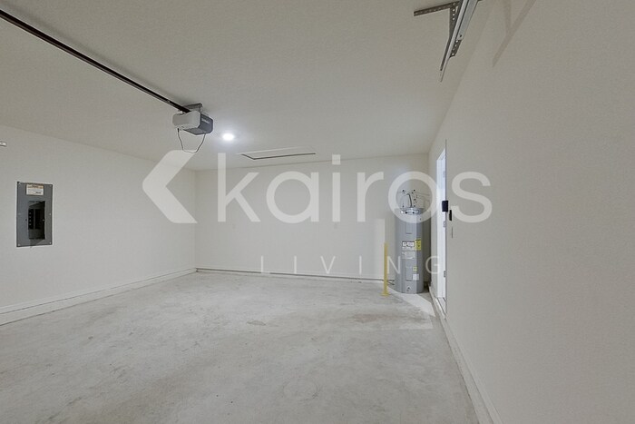 Building Photo - 8585 SW 44th Ct
