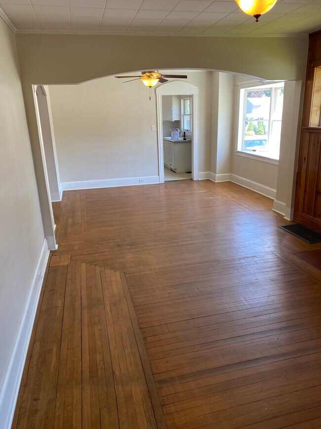 Living & Dining Room - 46 Dix Ave