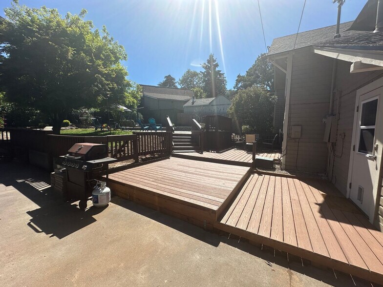 Building Photo - 1428 Crown Ave