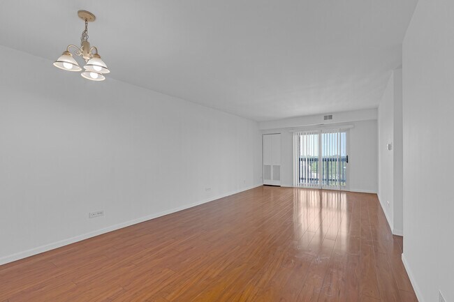Building Photo - 700 Perrie Dr