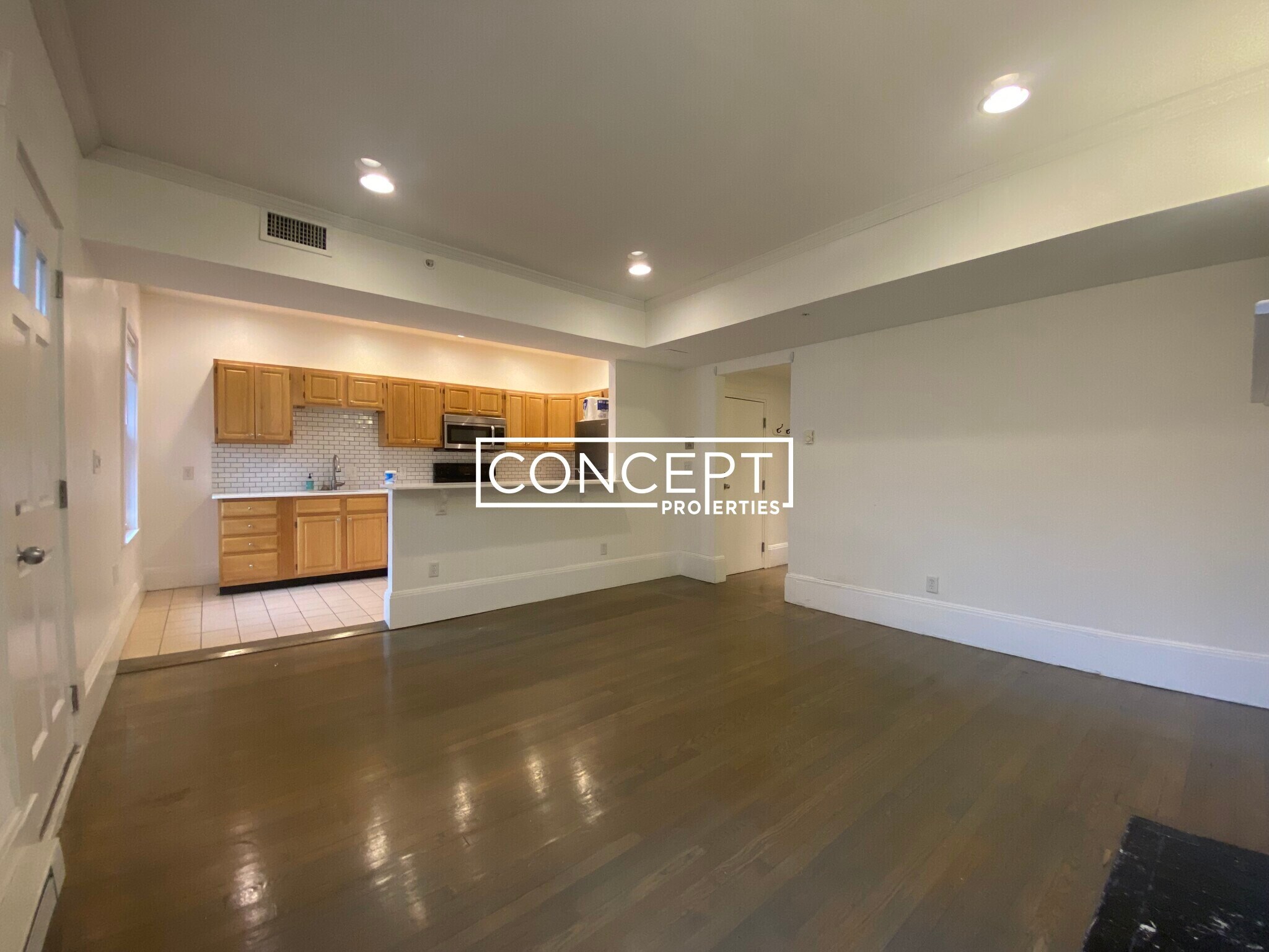 Building Photo - 1404 Beacon St