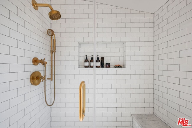 Building Photo - 1916 W 94th St