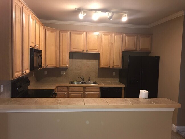 Building Photo - Summer Breeze