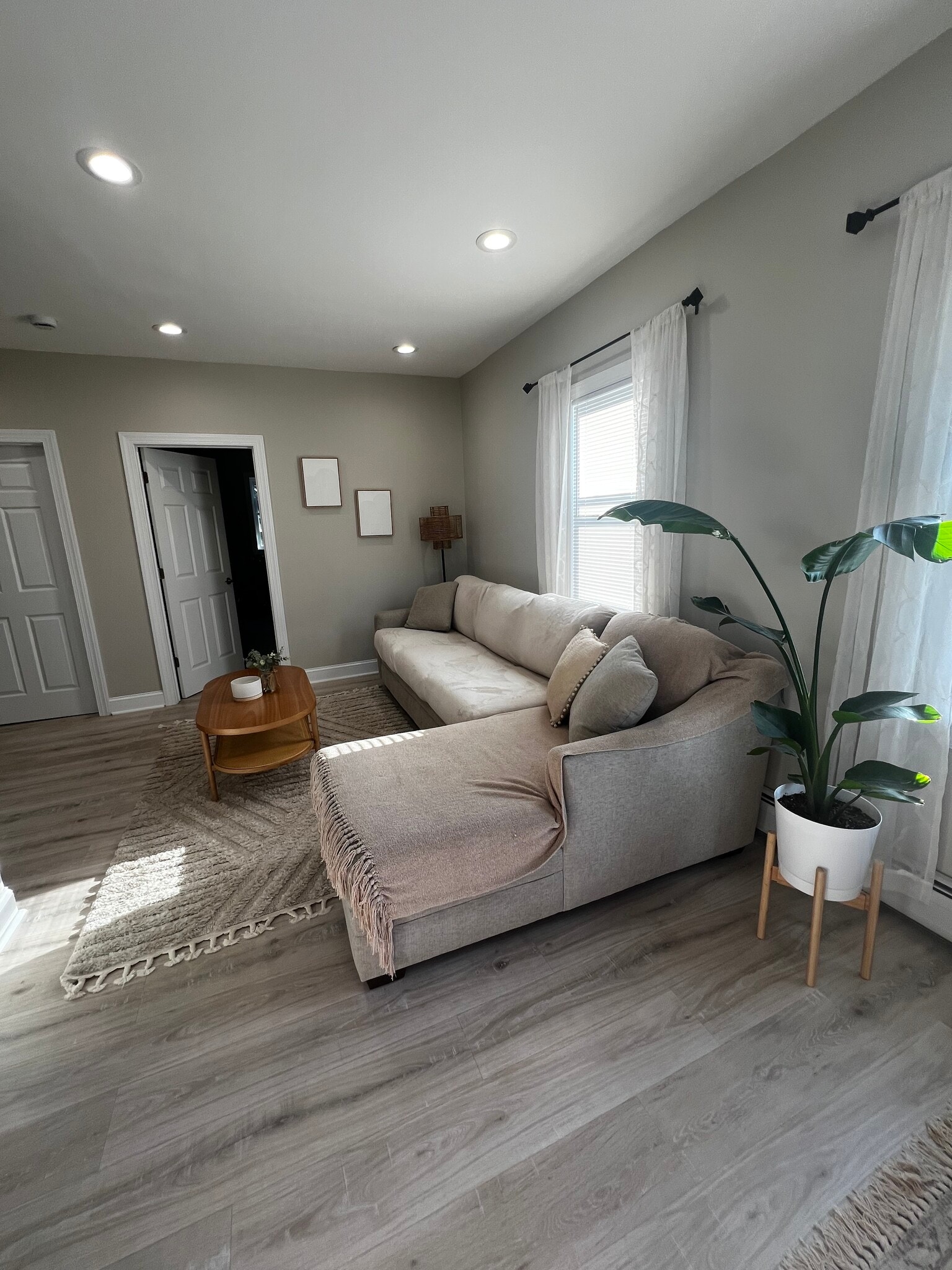 Building Photo - 52 Krakow St