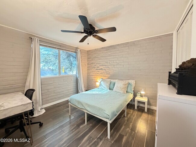 Building Photo - 8271 E Kenyon Dr