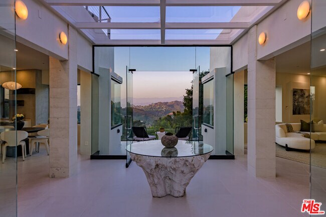 Building Photo - 8896 Lookout Mountain Ave