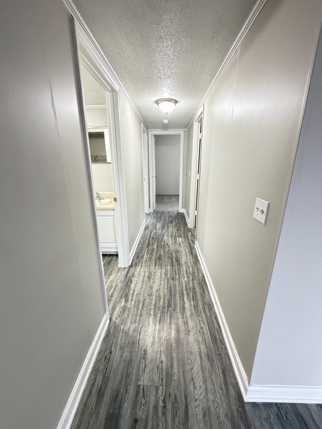 Building Photo - 3 Bedroom