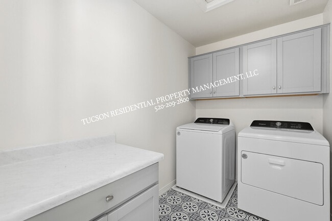 Building Photo - 7842 S New Strike Way